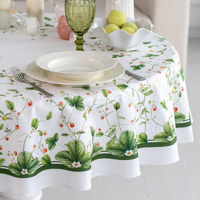 Скатерть круглая D-150 см "Земляничная поляна"