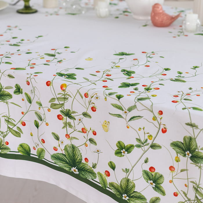 Скатерть 110х145 см "Земляничная поляна"