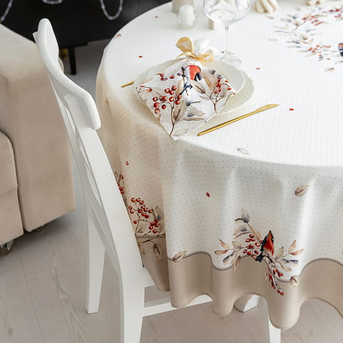 Скатерть овальная 140х170 см "Пернатые истории"