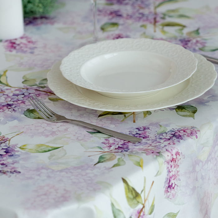 Скатерть 145х145 см "Аромат сирени"