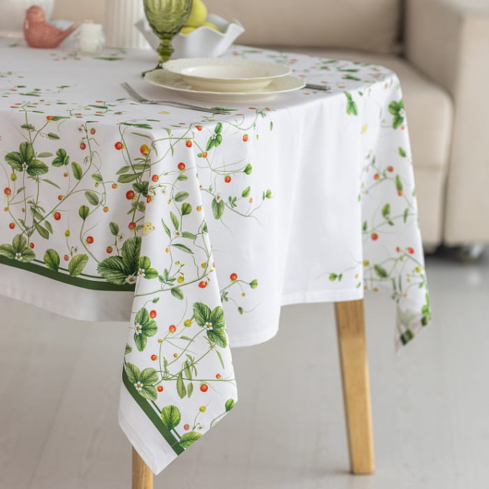 Скатерть 110х145 см "Земляничная поляна"