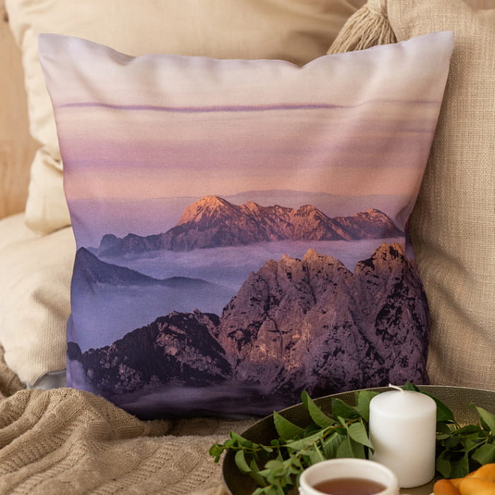 Декоративная наволочка "Лавандовое лето" горы