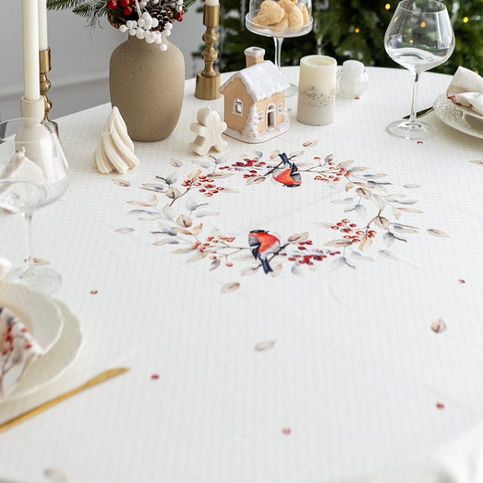 Скатерть овальная 140х170 см "Пернатые истории"