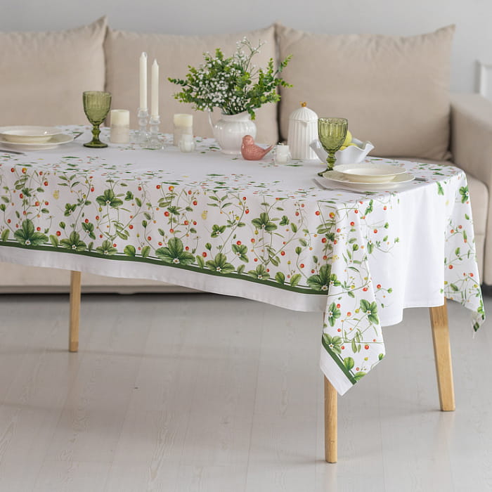 Скатерть 110х145 см "Земляничная поляна"