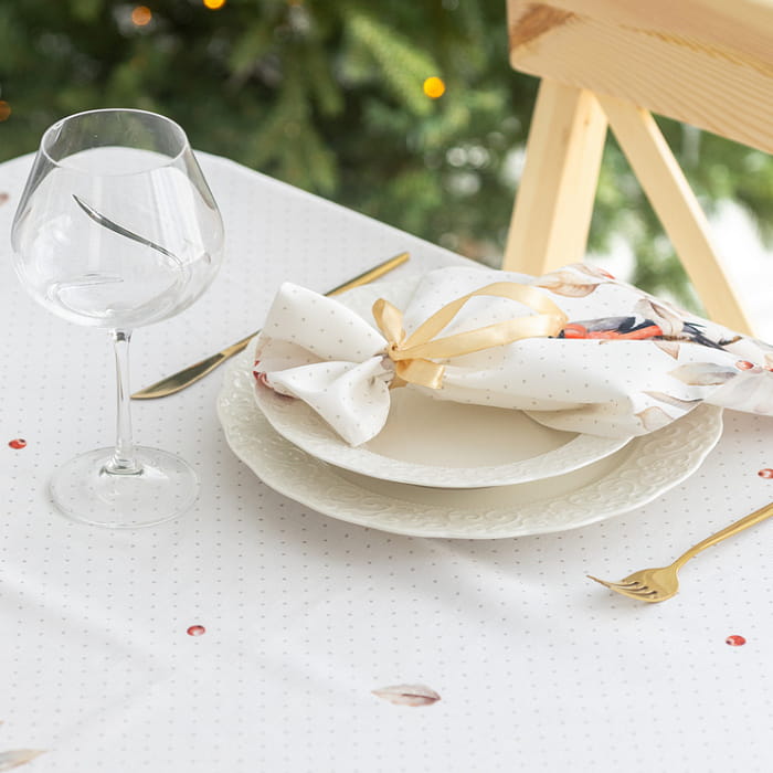 Скатерть 120х145 см "Пернатые истории"