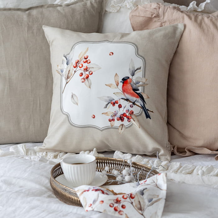 Декоративная наволочка "Пернатые истории рамка со снегирем"