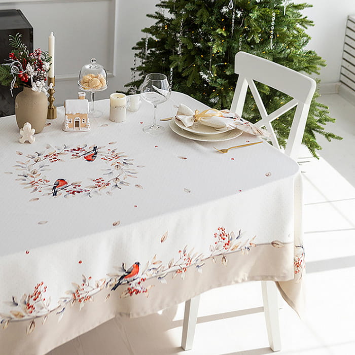 Скатерть 120х145 см "Пернатые истории"