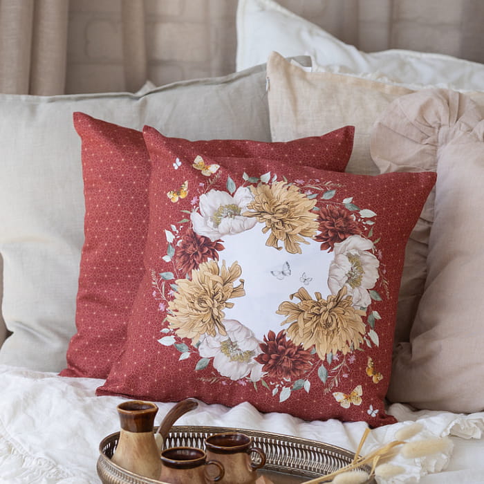 Декоративная наволочка "Цветочная симфония венок на красном"