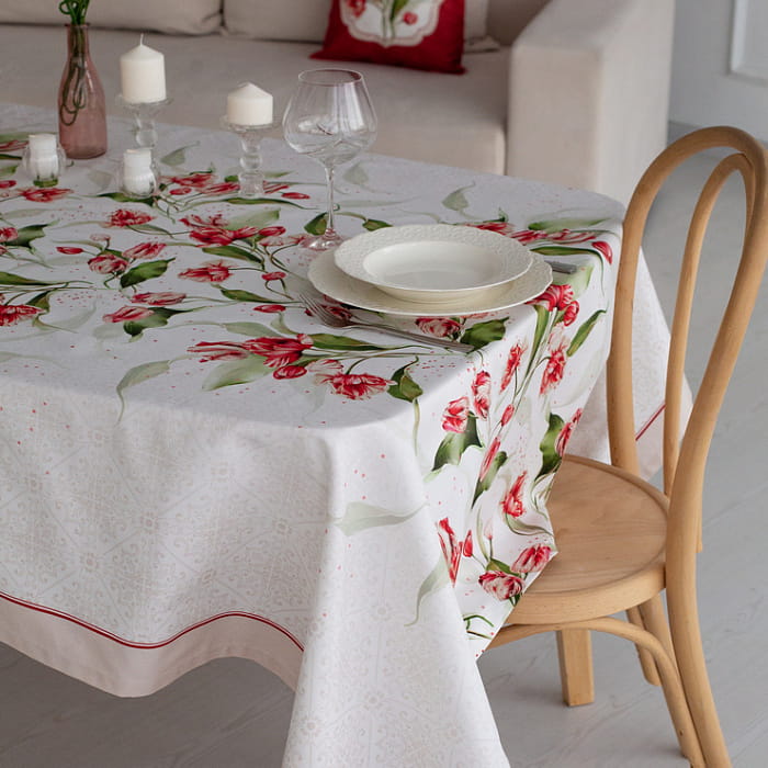 Скатерть 145х145 см "Алые тюльпаны"