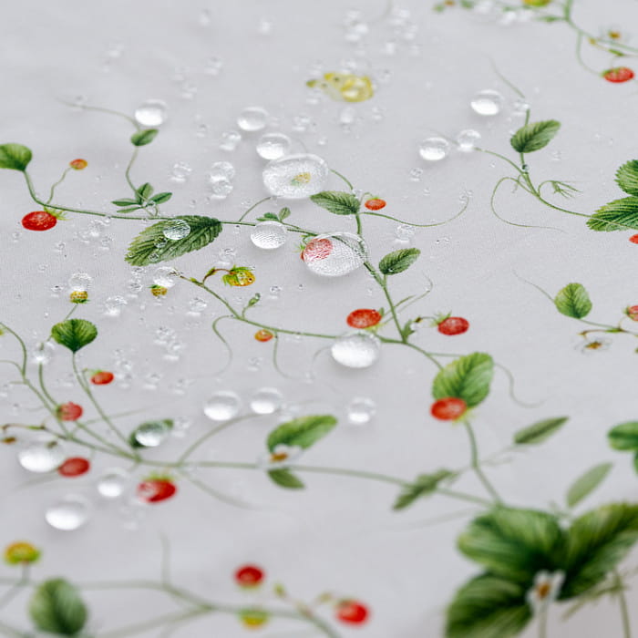 Скатерть овальная 150х200 см "Земляничная поляна"