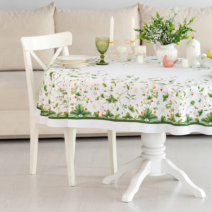 Скатерть овальная 150х200 см "Земляничная поляна"