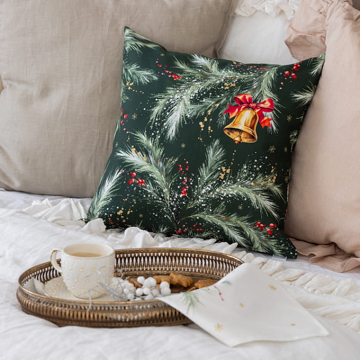 Декоративная наволочка "Ветви Рождества паттерн на изумрудном"