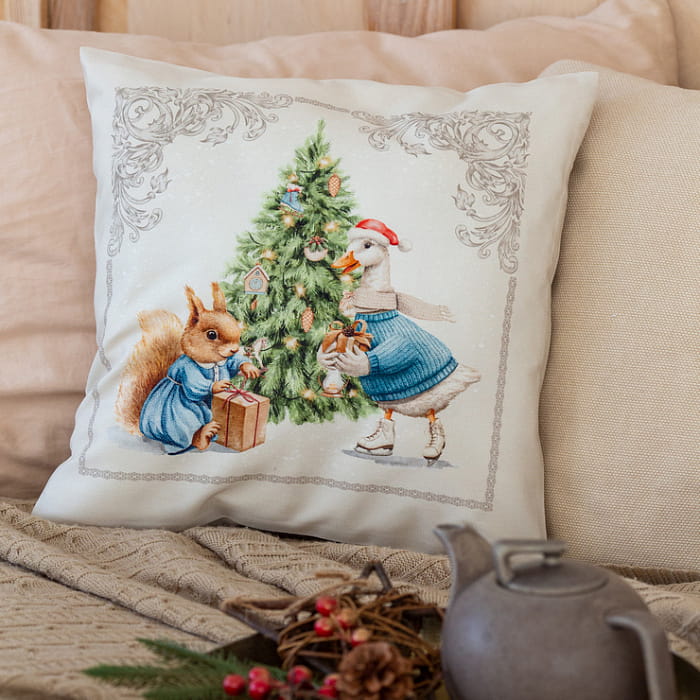 Декоративная наволочка "Новогодняя шкатулка" гусь с елкой
