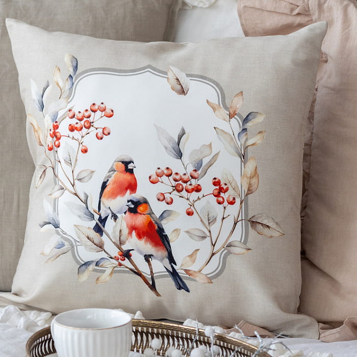 Декоративная наволочка "Пернатые истории рамка с парой снегирей"