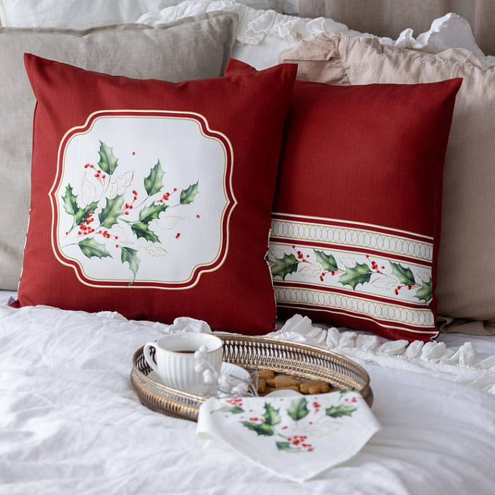 Декоративная наволочка "Элегант рамка на красном"