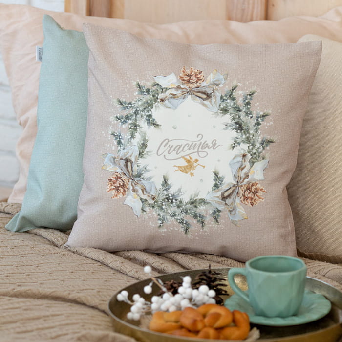 Декоративная наволочка "Снежный ангел"  венок на бежевом