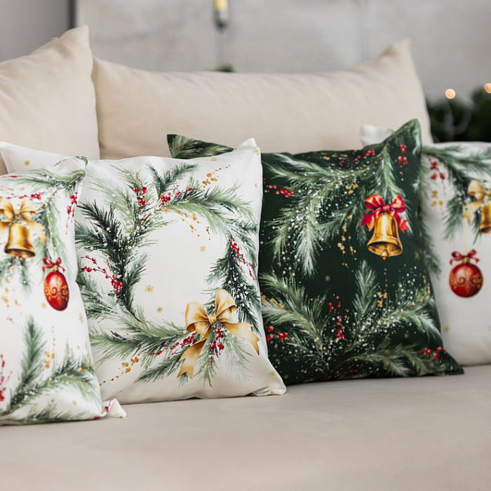 Декоративная наволочка "Ветви Рождества паттерн на изумрудном"