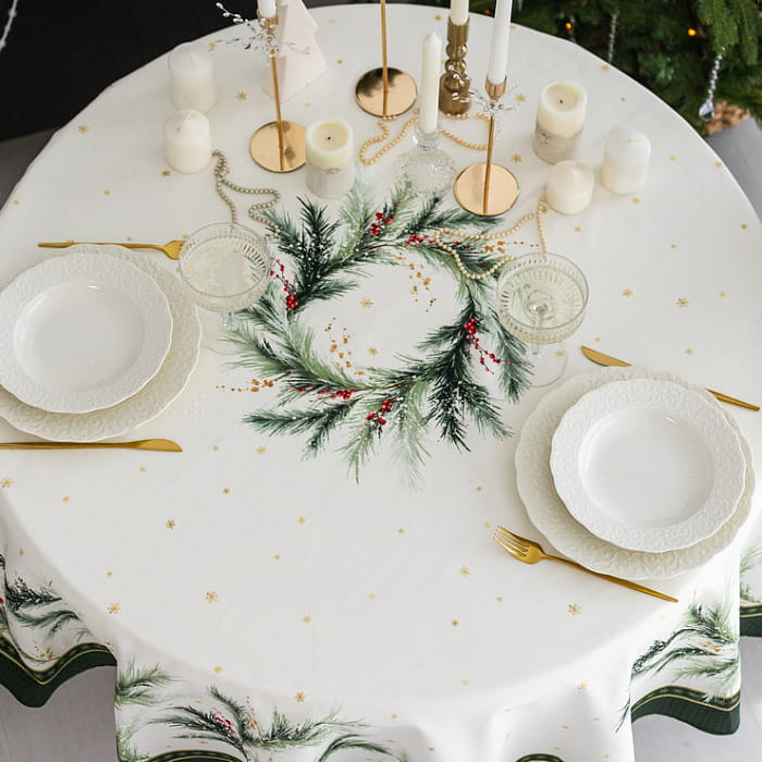 Скатерть круглая  D-170 см "Ветви Рождества"