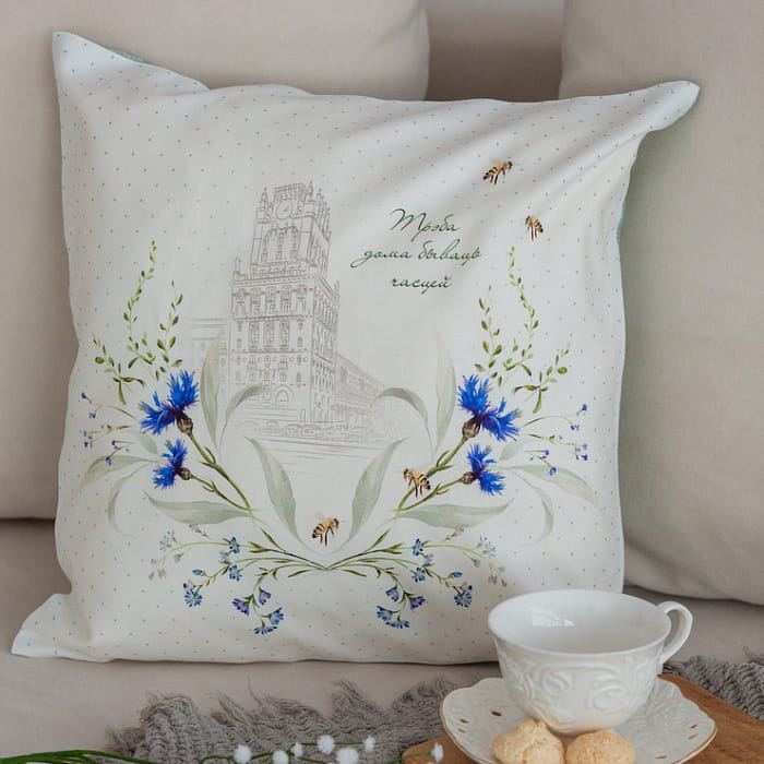 Декоративная наволочка "Васильки" ворота Минска