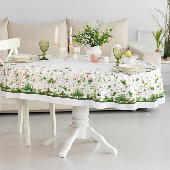Скатерть овальная 150х200 см "Земляничная поляна"