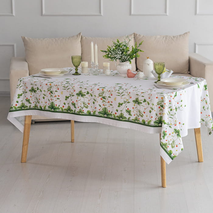 Скатерть 145х145 см "Земляничная поляна"
