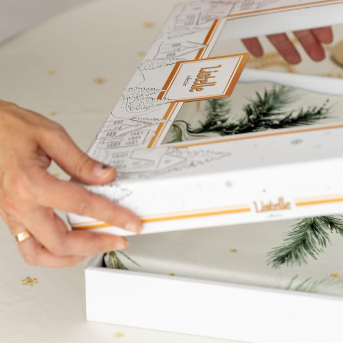 Скатерть 145х145 см "Ветви Рождества"