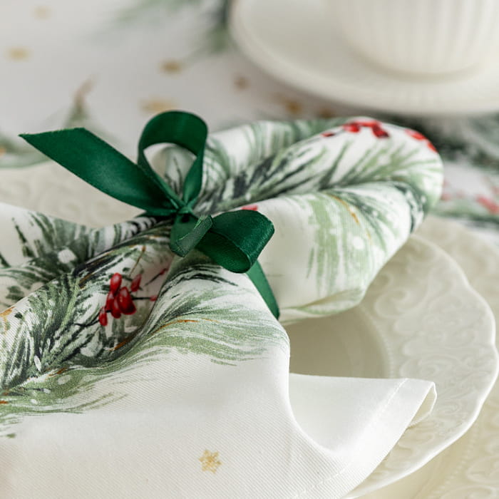 Скатерть круглая  D-170 см "Ветви Рождества"