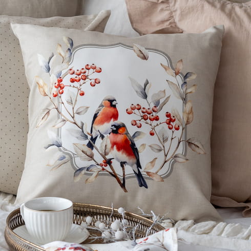 Декоративная наволочка "Пернатые истории рамка с парой снегирей"