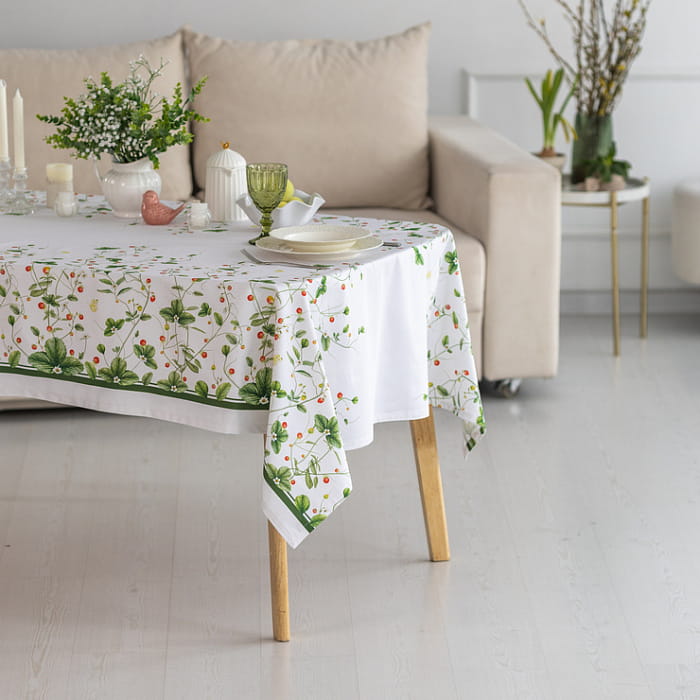 Скатерть 145х145 см "Земляничная поляна"