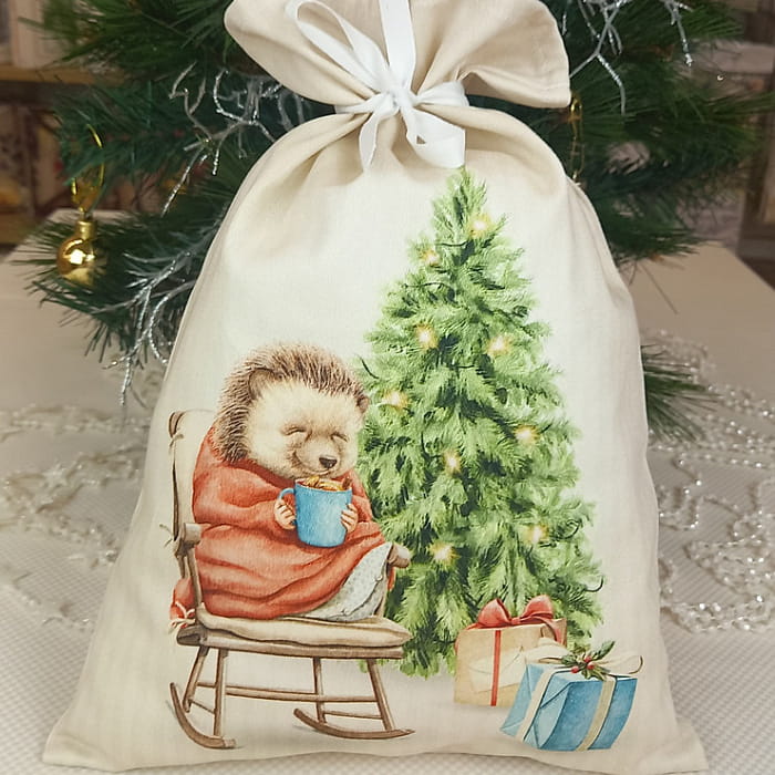 Декоративный мешок "Новогодняя шкатулка ежик с елкой" 24х32 см