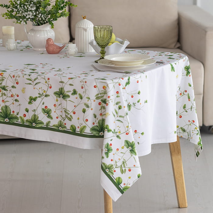 Скатерть 145х145 см "Земляничная поляна"