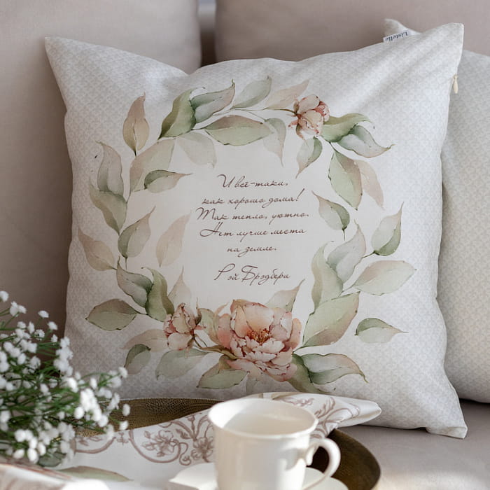Декоративная наволочка "Луиза венок с надписью"