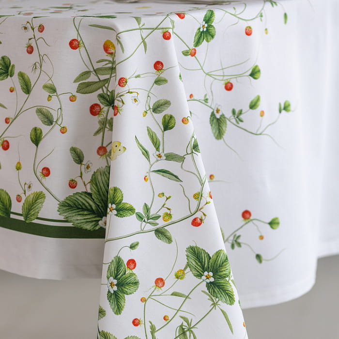 Скатерть  145х180 см "Земляничная поляна"
