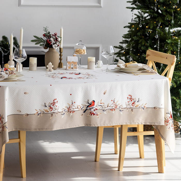 Скатерть 120х145 см "Пернатые истории"