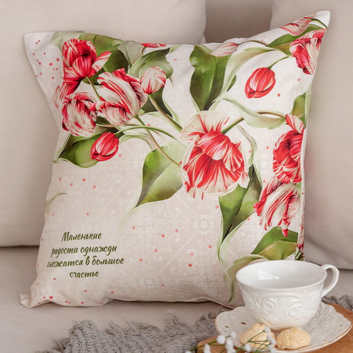Декоративная наволочка "Алые тюльпаны" с надписью
