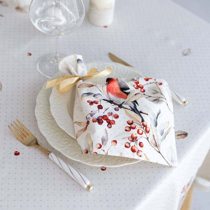 Скатерть 145х225 см "Пернатые истории"