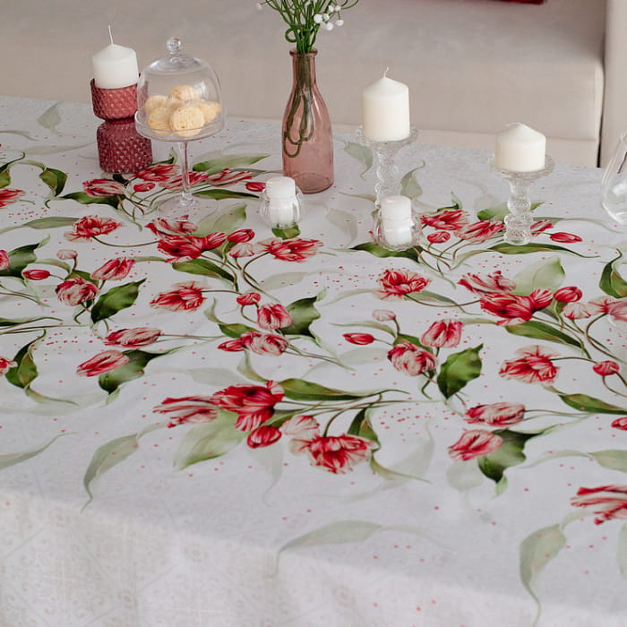 Скатерть 110х145 см "Алые тюльпаны"