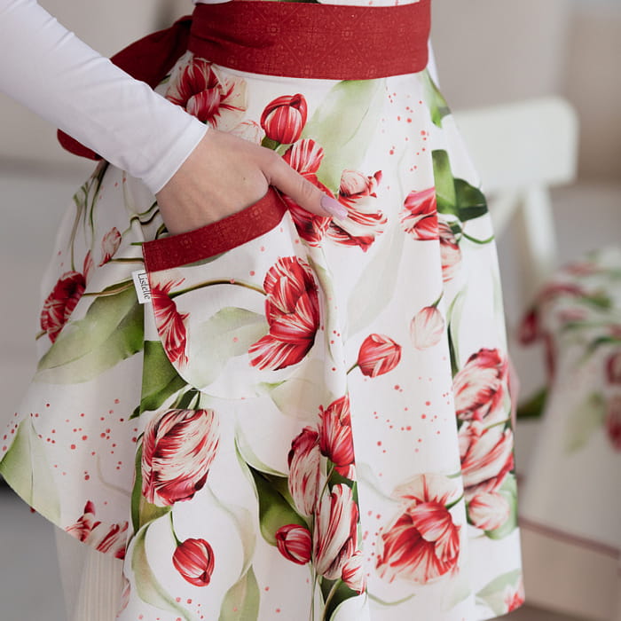 Фартук "Алые тюльпаны" модель Кокетка