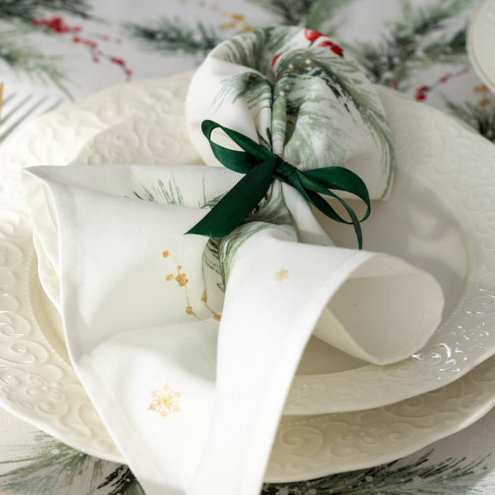 Скатерть круглая  D-170 см "Ветви Рождества"