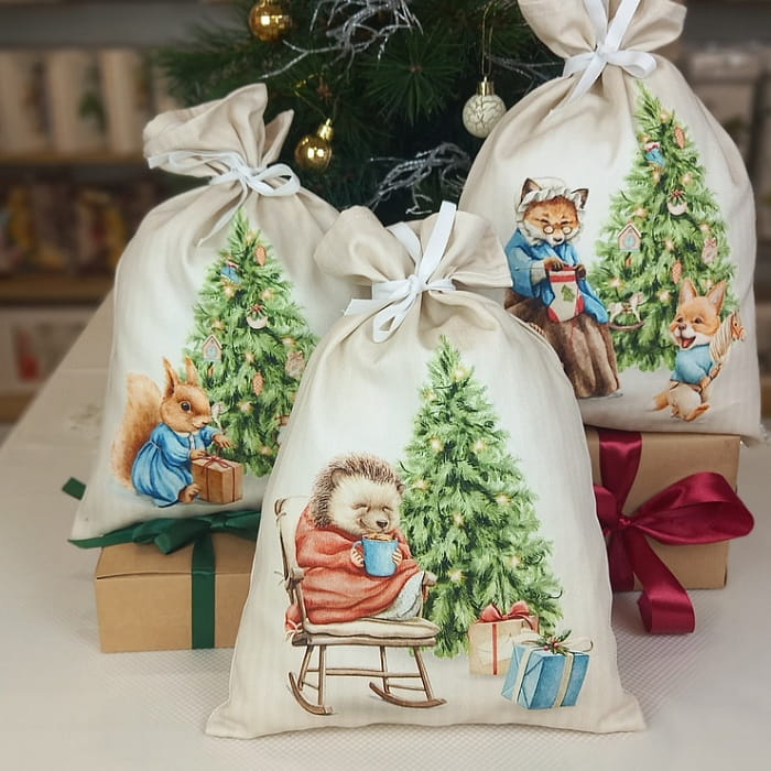 Декоративный мешок "Новогодняя шкатулка ежик с елкой" 24х32 см