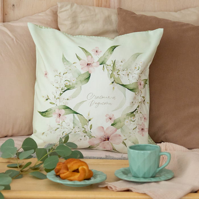 Декоративная наволочка "Жаклин" венок с надписью