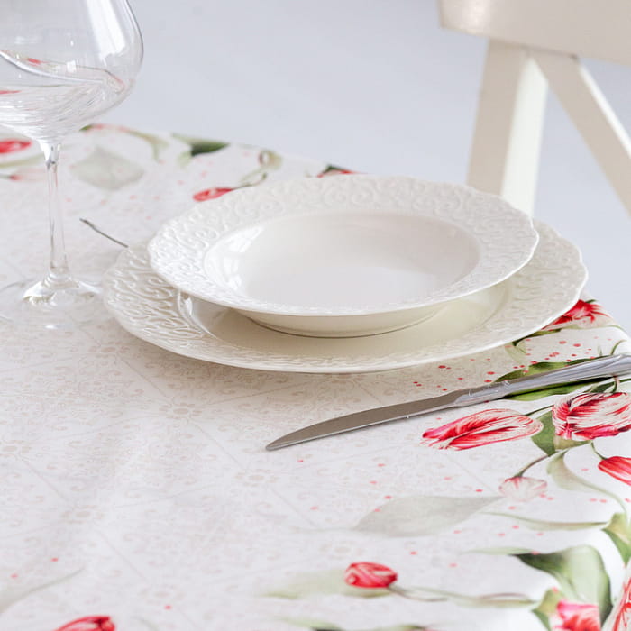 Скатерть круглая D-170 см "Алые тюльпаны"