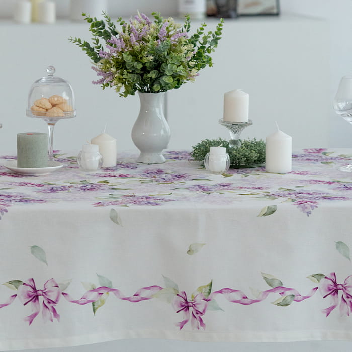 Скатерть 145х145 см "Аромат сирени"