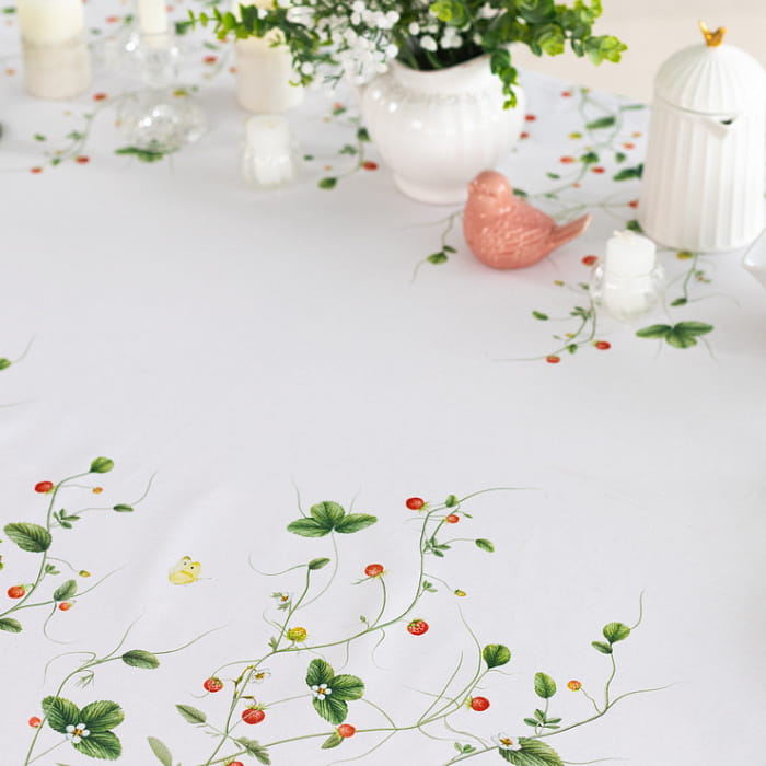 Скатерть 145х250 см "Земляничная поляна"