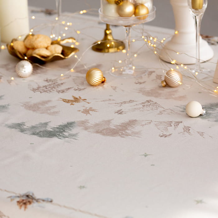 Скатерть 145х145 см "Снежный ангел"