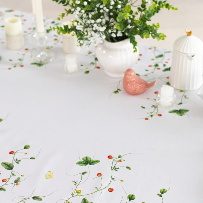 Скатерть 110х145 см "Земляничная поляна"