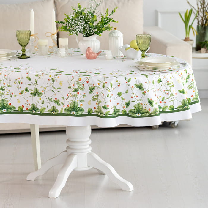 Скатерть овальная 150х200 см "Земляничная поляна"