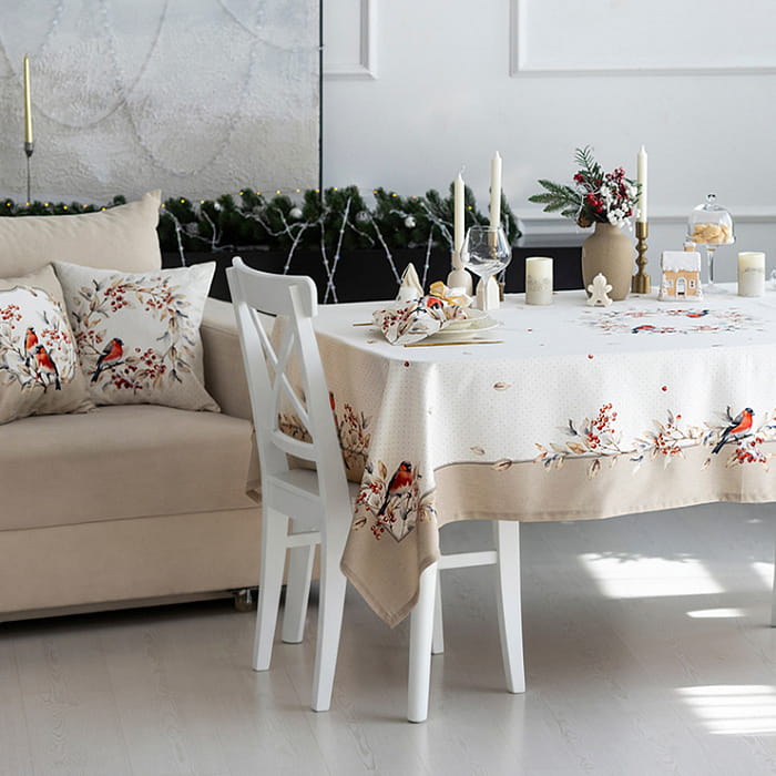 Скатерть 120х145 см "Пернатые истории"