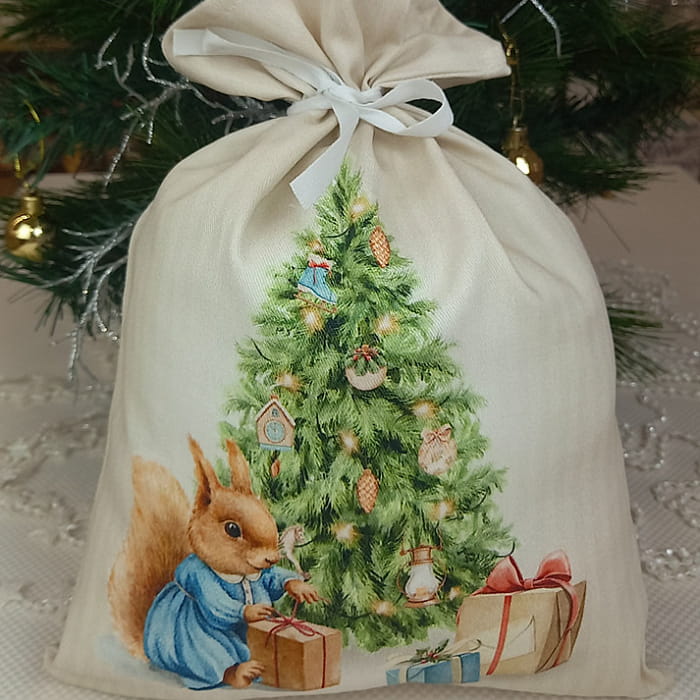 Декоративный мешок "Новогодняя шкатулка белка с елкой" 24х32 см