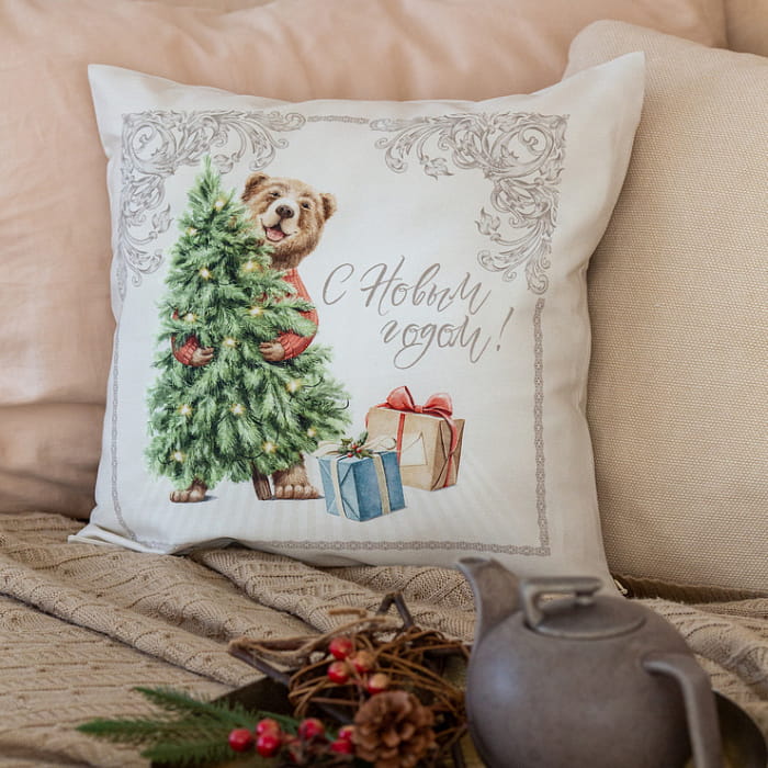 Декоративная наволочка "Новогодняя шкатулка" мишка с елкой